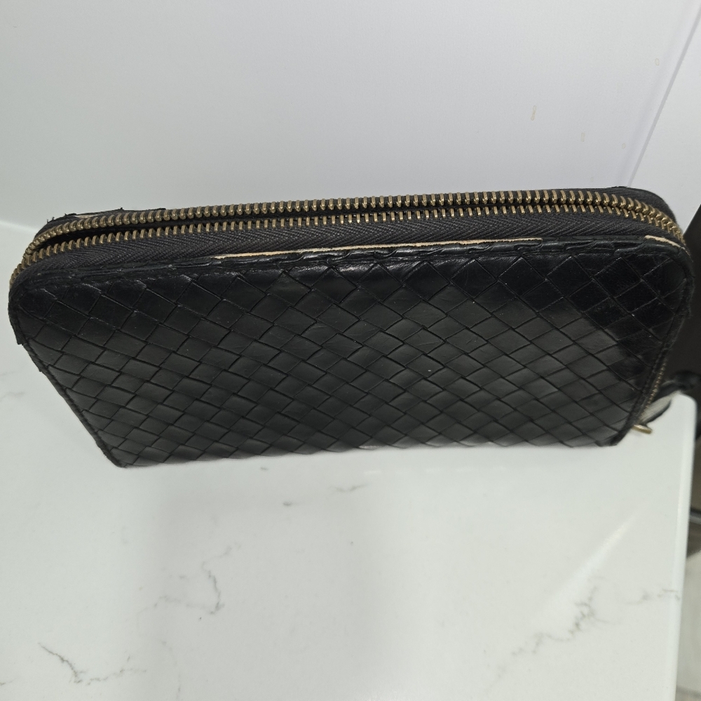 Bottega Veneta Zip around